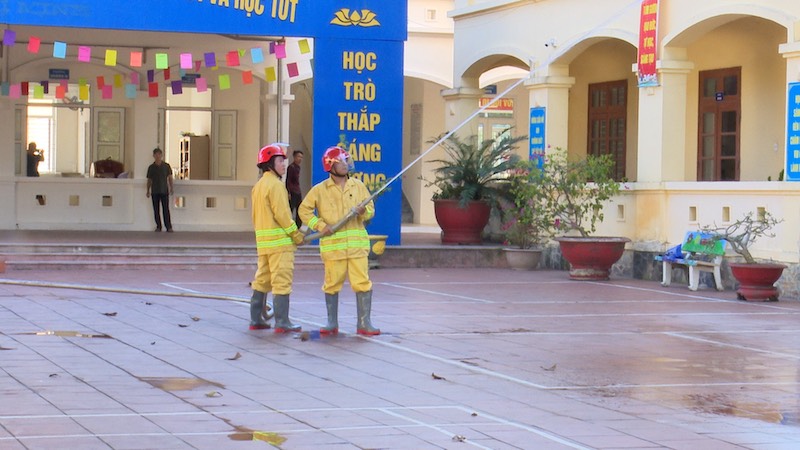 Diễn tập phương án chữa cháy và cứu nạn, cứu hộ tại xã Gia Luận